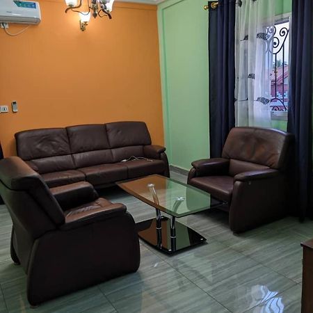 Residence 2K Studio Meuble-Chapelle Symbock-Gardien-Wifi-Location Vehicule Yaoundé Buitenkant foto