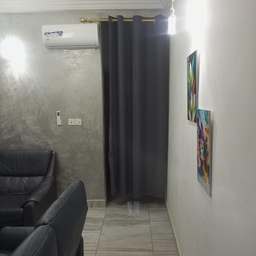 Residence 2K Studio Meuble-Chapelle Symbock-Gardien-Wifi-Location Vehicule Yaoundé Buitenkant foto