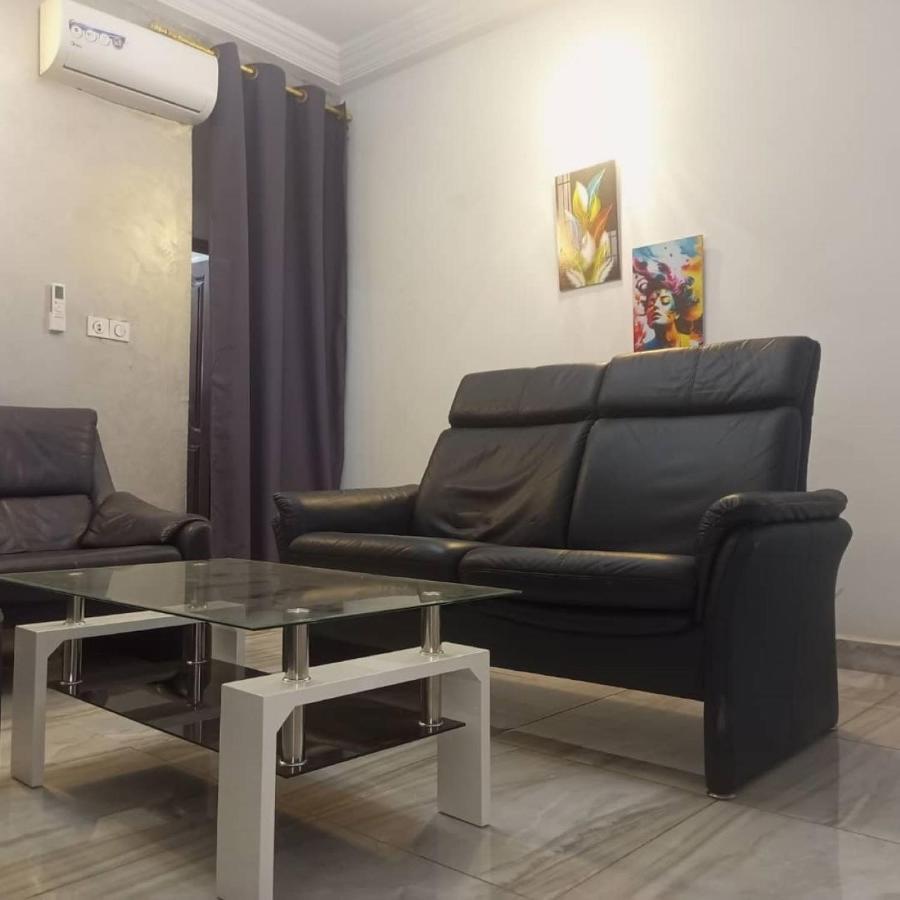 Residence 2K Studio Meuble-Chapelle Symbock-Gardien-Wifi-Location Vehicule Yaoundé Buitenkant foto
