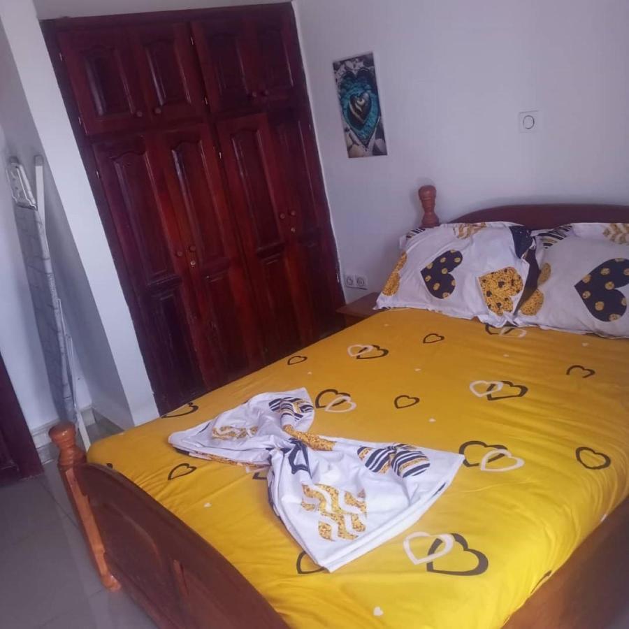 Residence 2K Studio Meuble-Chapelle Symbock-Gardien-Wifi-Location Vehicule Yaoundé Buitenkant foto