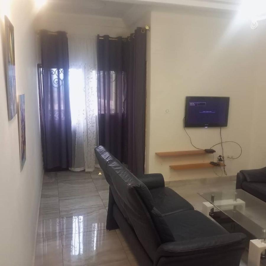 Residence 2K Studio Meuble-Chapelle Symbock-Gardien-Wifi-Location Vehicule Yaoundé Buitenkant foto