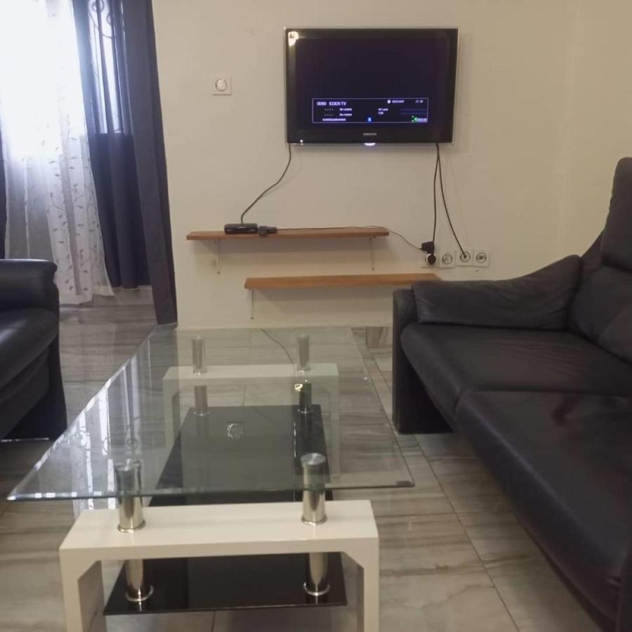 Residence 2K Studio Meuble-Chapelle Symbock-Gardien-Wifi-Location Vehicule Yaoundé Buitenkant foto
