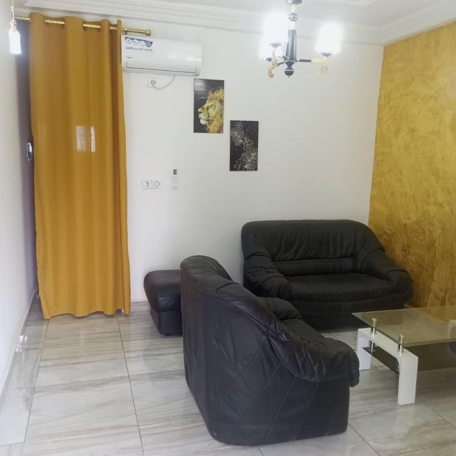 Residence 2K Studio Meuble-Chapelle Symbock-Gardien-Wifi-Location Vehicule Yaoundé Buitenkant foto