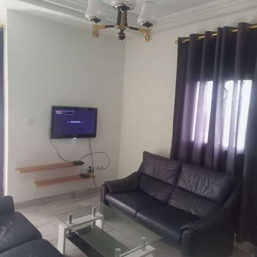Residence 2K Studio Meuble-Chapelle Symbock-Gardien-Wifi-Location Vehicule Yaoundé Buitenkant foto