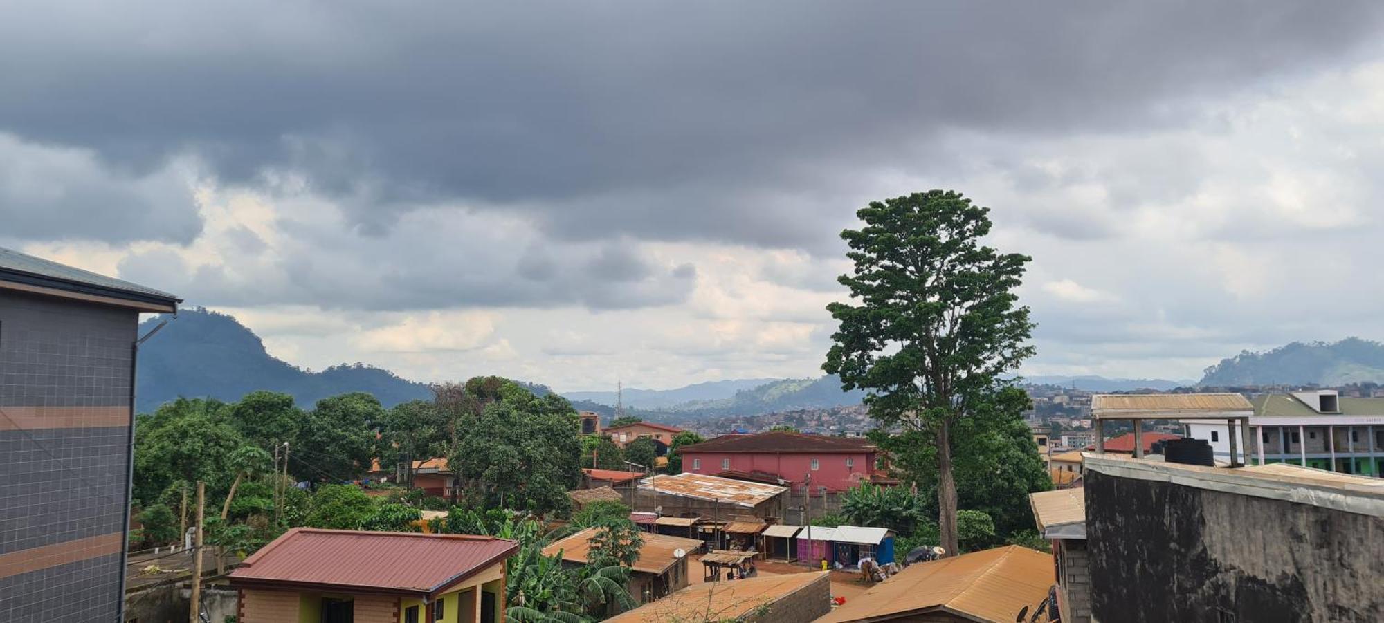 Residence 2K Studio Meuble-Chapelle Symbock-Gardien-Wifi-Location Vehicule Yaoundé Buitenkant foto