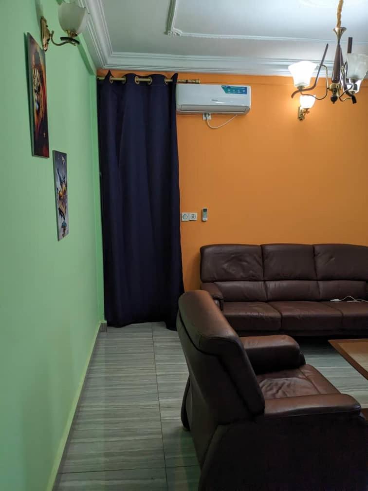 Residence 2K Studio Meuble-Chapelle Symbock-Gardien-Wifi-Location Vehicule Yaoundé Buitenkant foto