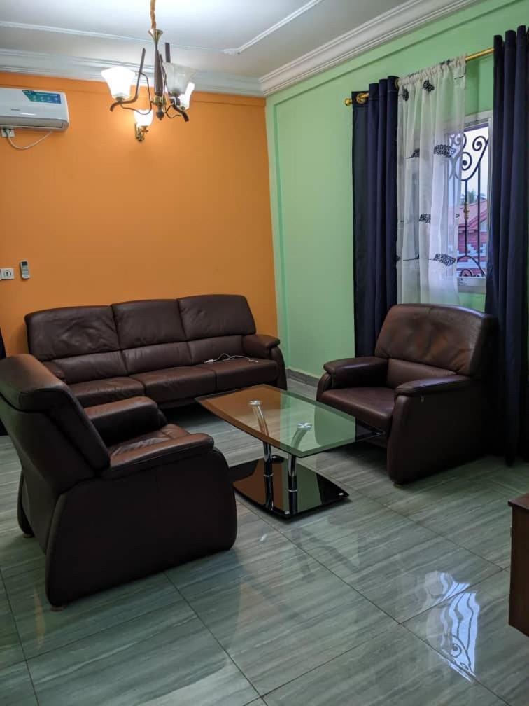 Residence 2K Studio Meuble-Chapelle Symbock-Gardien-Wifi-Location Vehicule Yaoundé Buitenkant foto